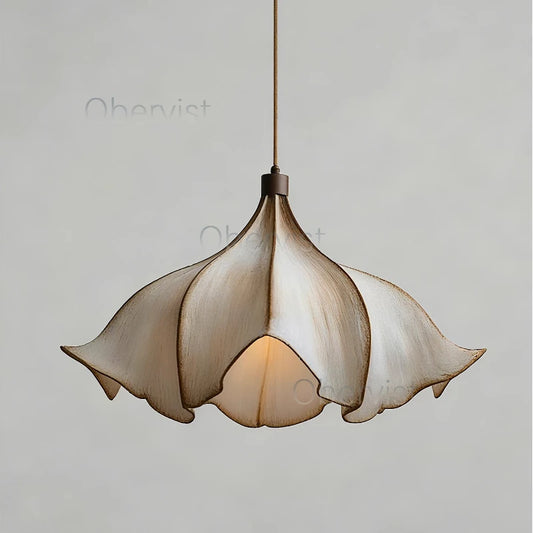 Suspension pétale blanche style wabi-sabi